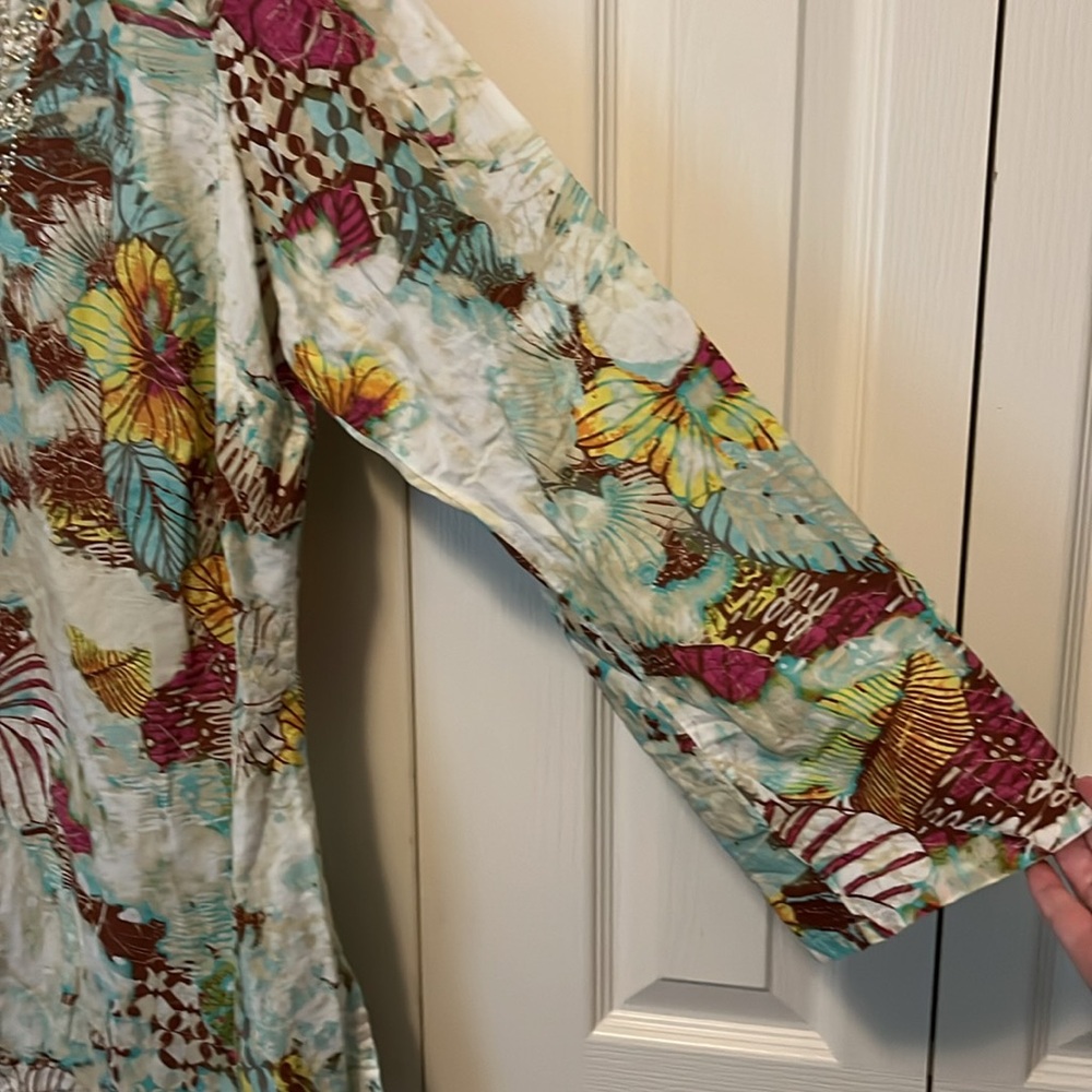 Beaded Lane Bryant floral tunic. Size 18/20 - Picture 6 of 6